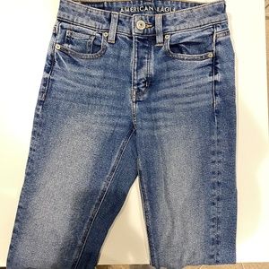 AMERICAN EAGLE MEDIUM WASH STRAIGHT JEANS SIZE 000
